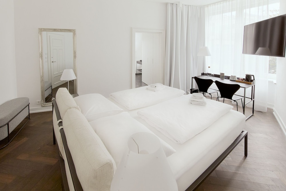 Deluxe Studio Suite