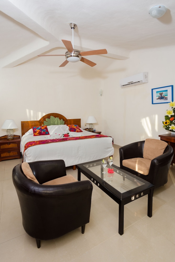 Room, 1 King Bed, Garden View (with shared terrace) photo 1