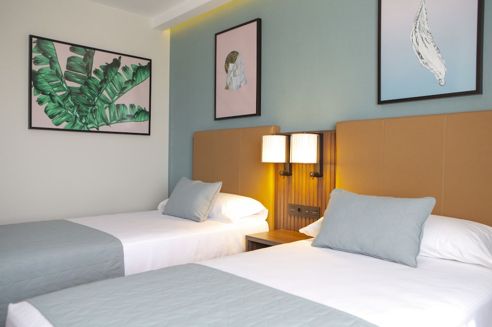 Deluxe Room (Twin)