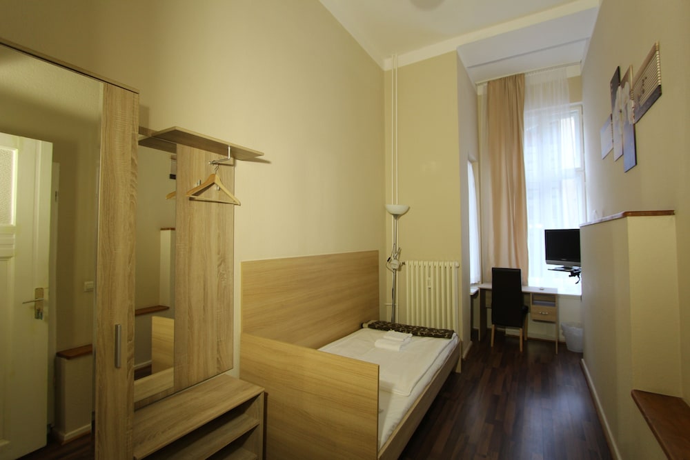 Single Room, Shared Bathroom photo 1