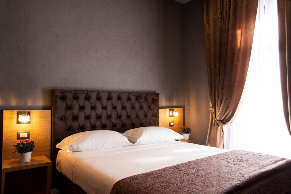 Standard Room, 1 Queen Bed, City View