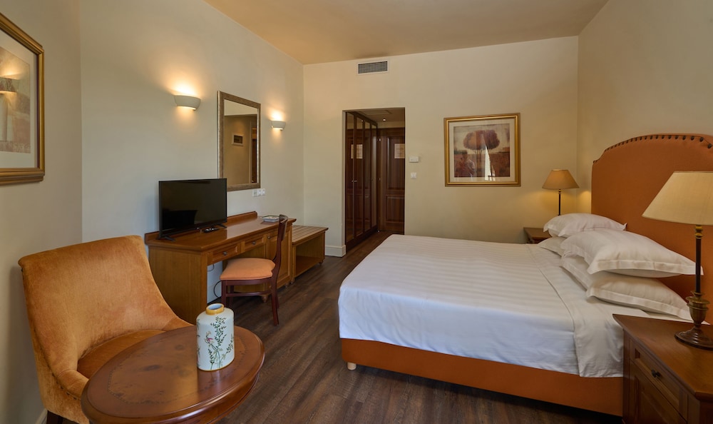 Classic Double Room, Balcony - Photo 4