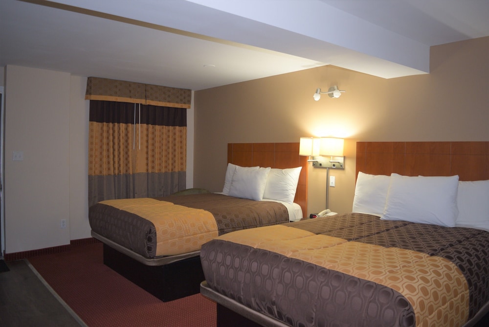 Room, 2 Queen Beds - Photo 2