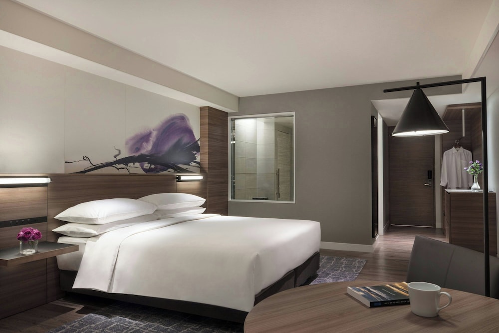 Premium Room with hot spring, 1 King Bed, Non Smoking, Lake View