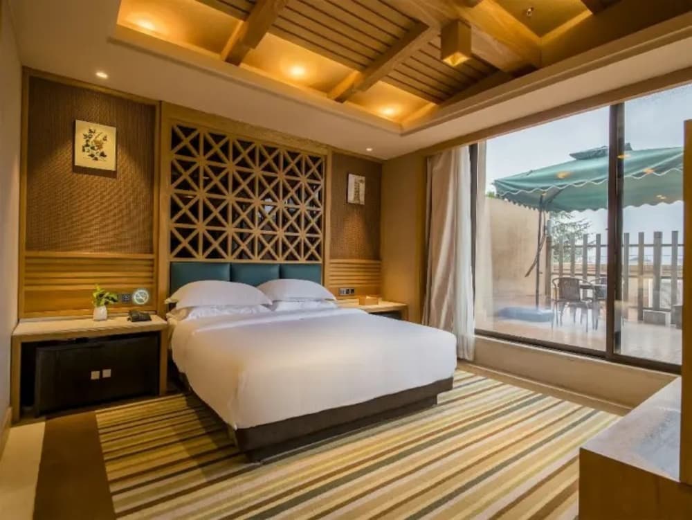 Business Suite (Mainland Chinese Citizen Only)