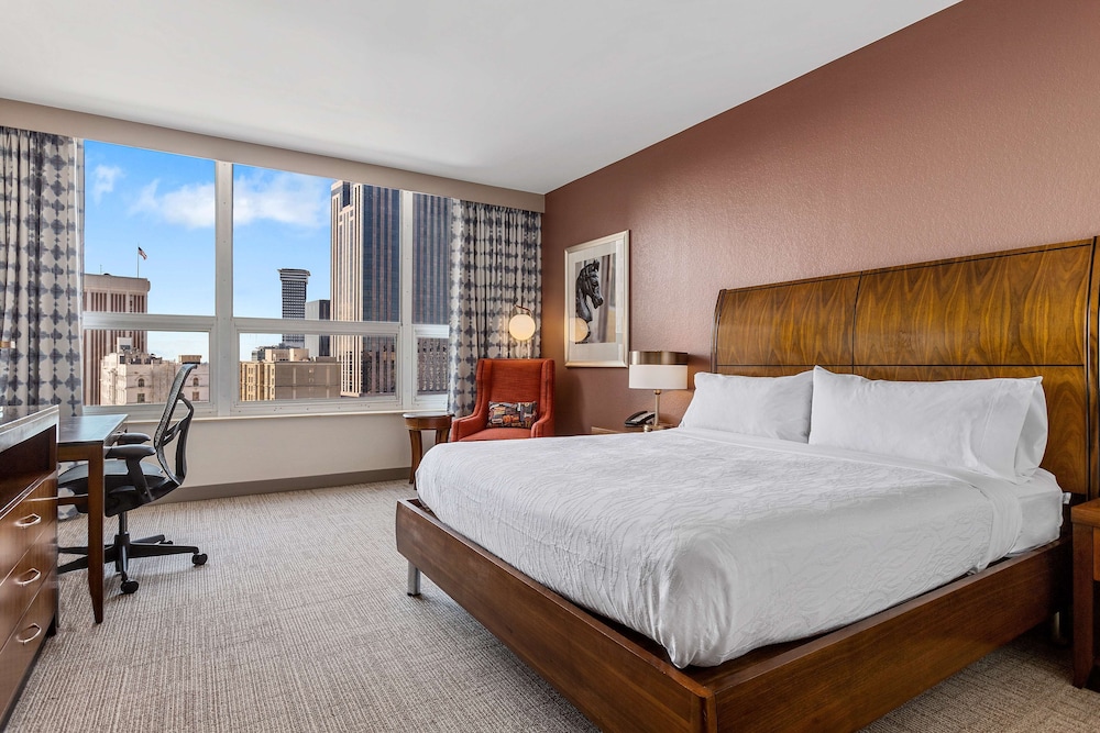 Room, 1 King Bed, Accessible (Roll-In Shower), City View photo 2