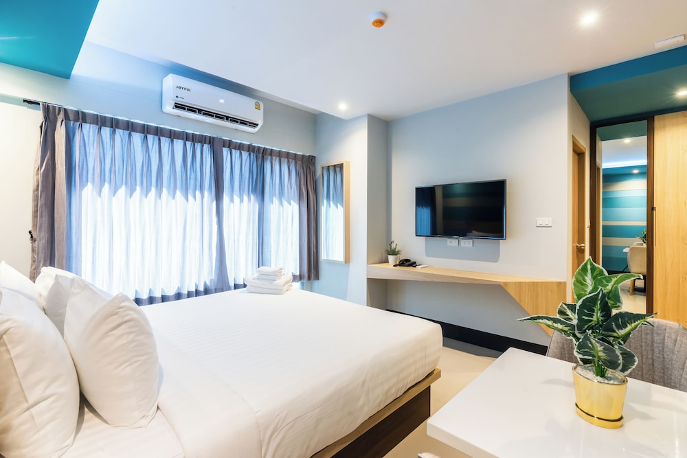 Deluxe Double Room, Non Smoking, City View photo 3