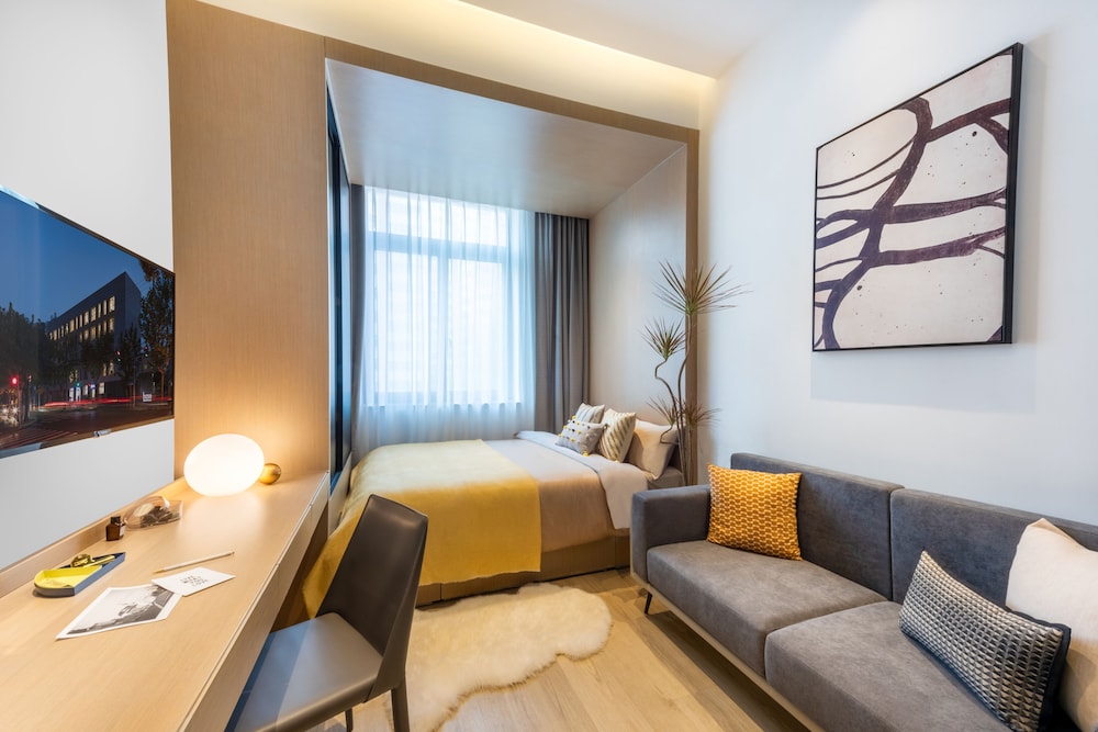 Deluxe Studio, 1 Queen Bed