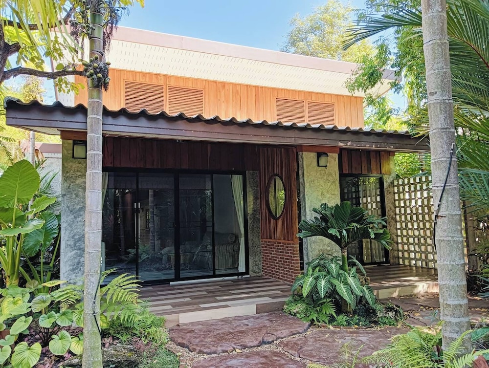 Standard Double Room, Lanai, Park View