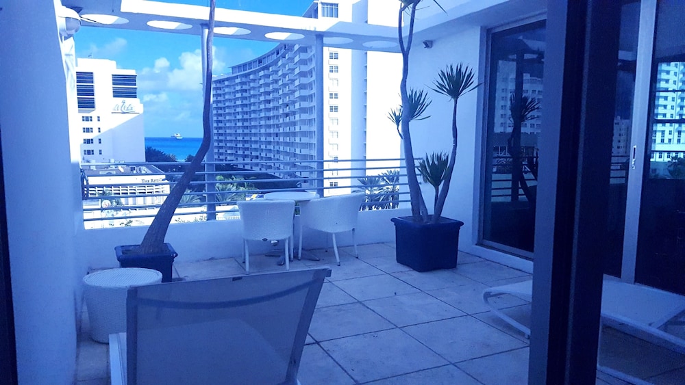 Signature Penthouse, Balcony, Partial Ocean View