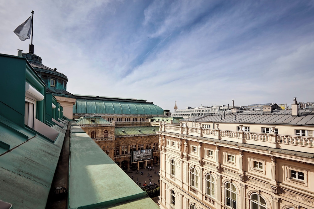 Suite, 1 King Bed, Non Smoking, Balcony (Junior Suite, Large Balcony)
