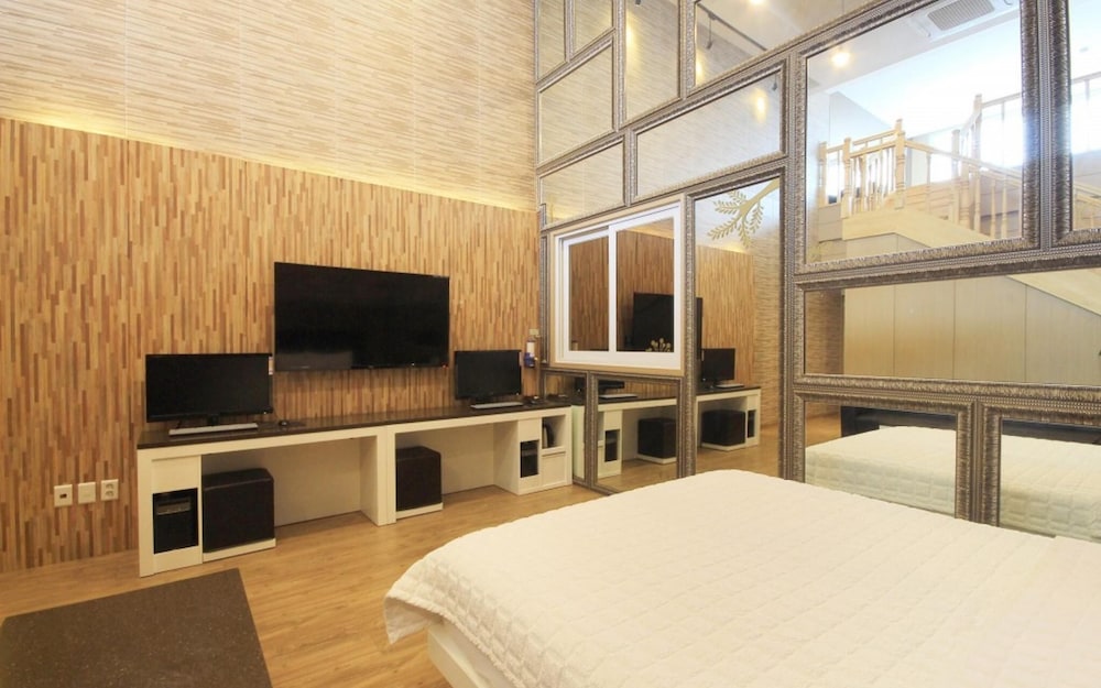 Room (Duplex Twin) - Photo 3