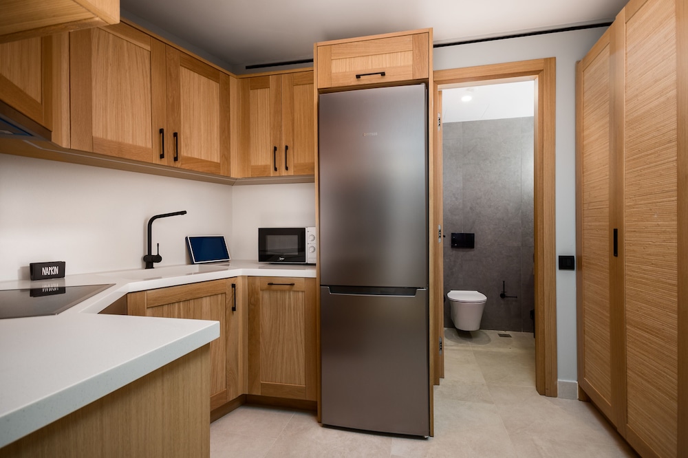 Junior Suite (semi-basement) photo 2