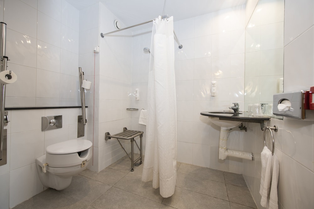 Standard Room, 1 Double Bed, Accessible (Free Breakfast) - Photo 2