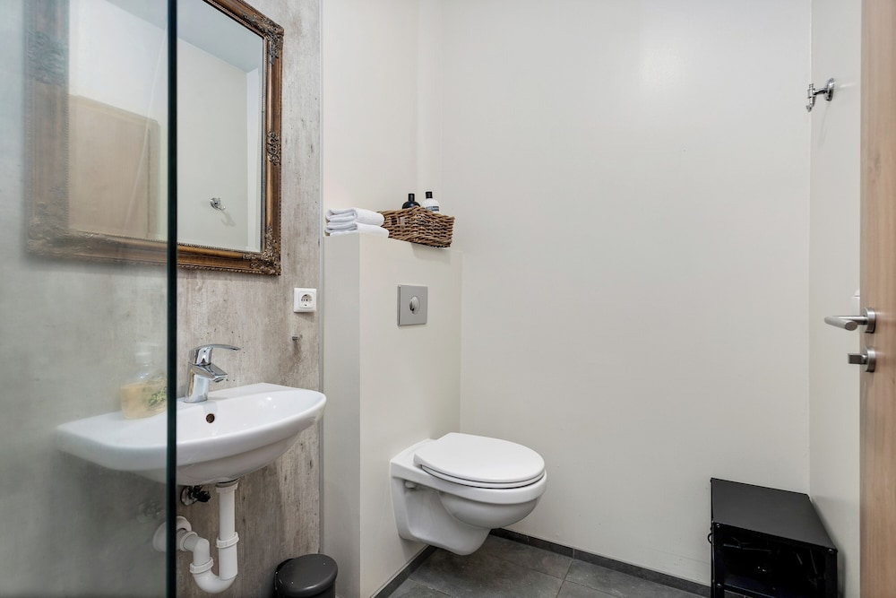 Studio - 5 Adults - Photo 25