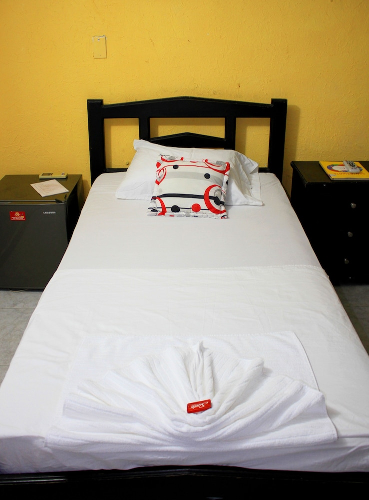 Economy Single Room, 1 Large Twin Bed, Non Smoking photo 2