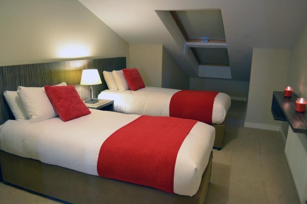 Two-Bedroom Apartment (5 Adults) - Photo 11