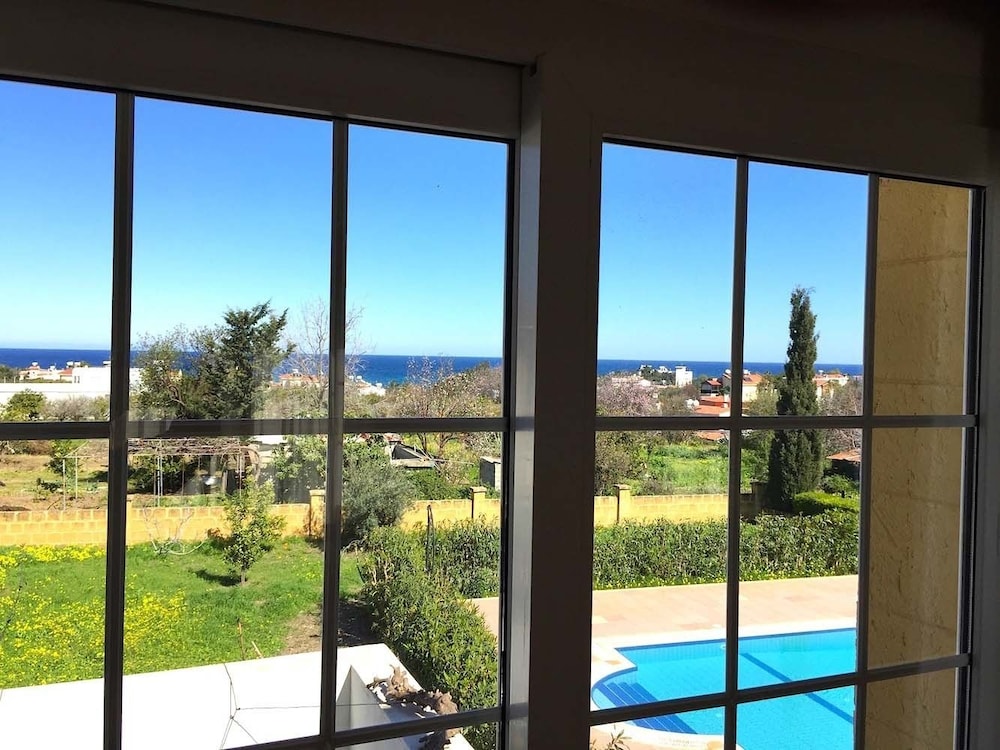 Villa photo 2