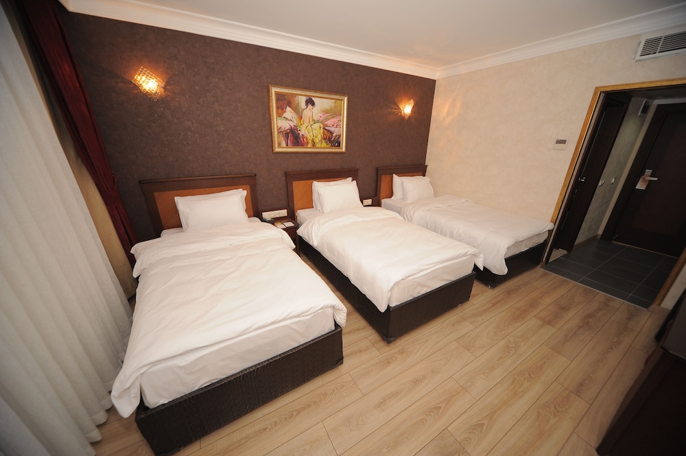 Standard Triple Room, Lake View photo 1