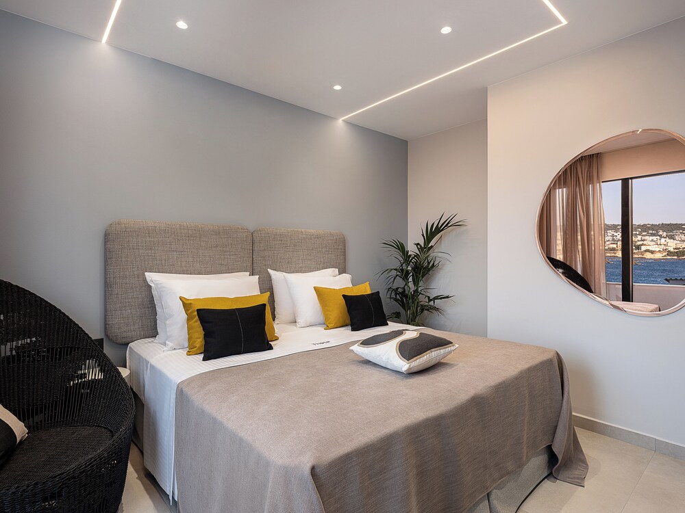 Superior Double Room, Hot Tub, Partial Sea View photo 3