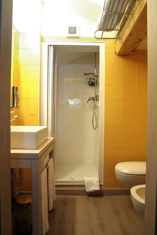 Standard Single Room, 2 Twin Beds photo 3
