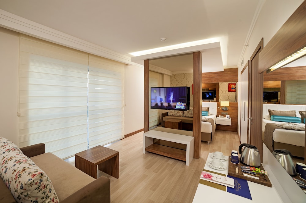 Suite, 2 Bedrooms, 2 Bathrooms (Sea Side)