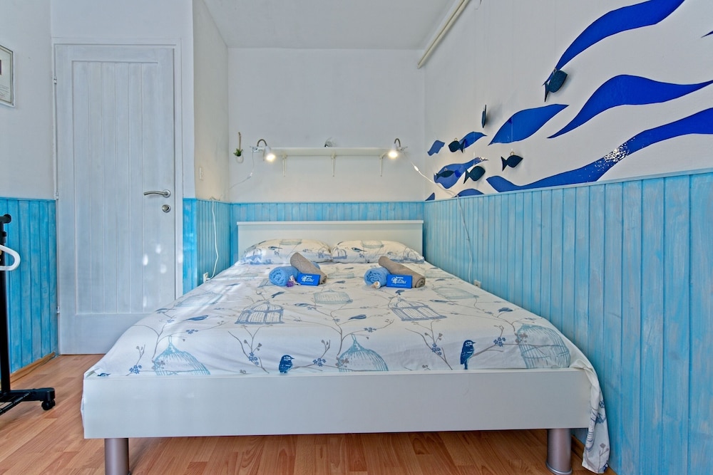 Room (Ppalgannoeul)