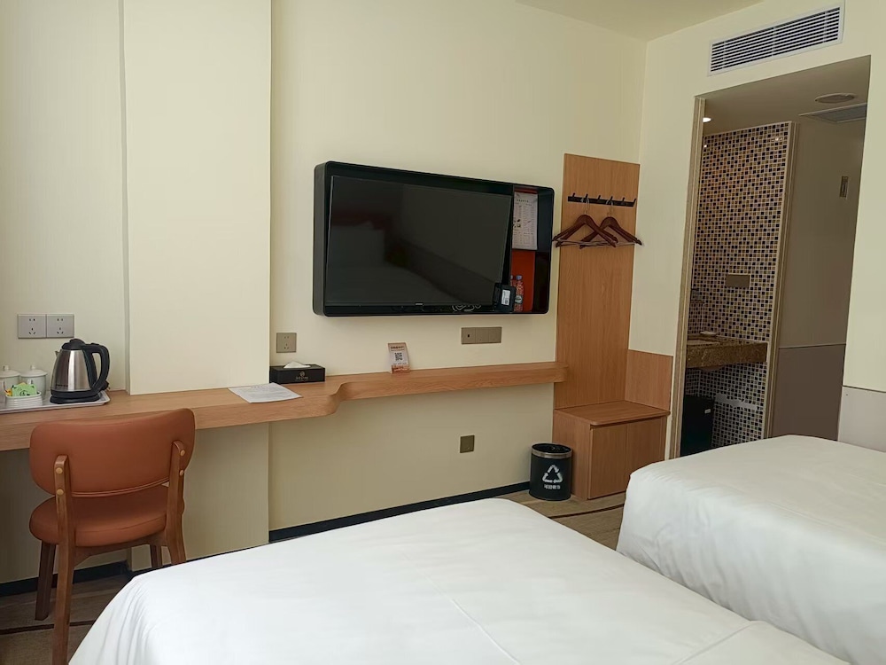 Elite Twin Room No Window photo 2