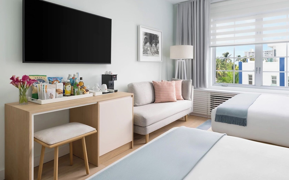 Basic Room, 2 Queen Beds - Photo 4