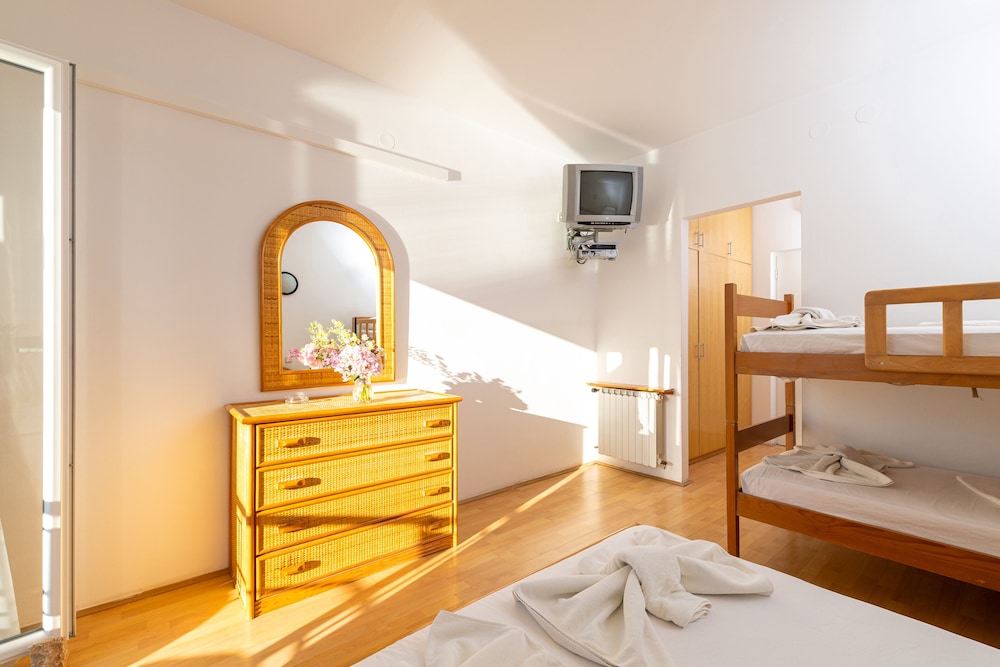 Triple Room, Balcony, Sea View photo 3