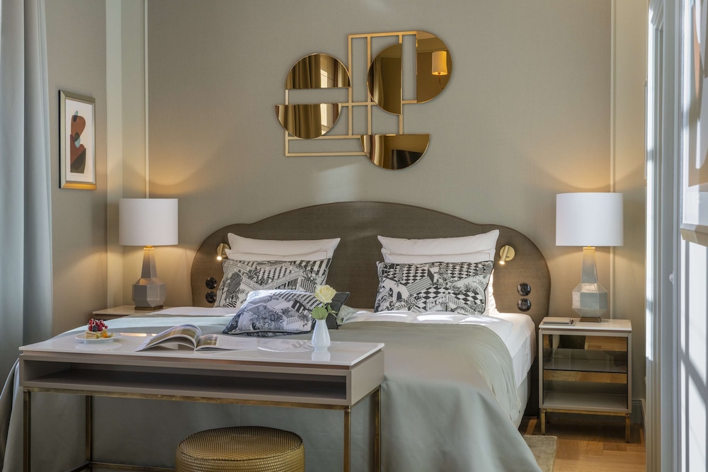 Deluxe Suite - Photo 5