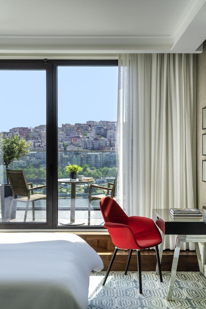 Premium Room, 1 Queen Bed, Sea View photo 2