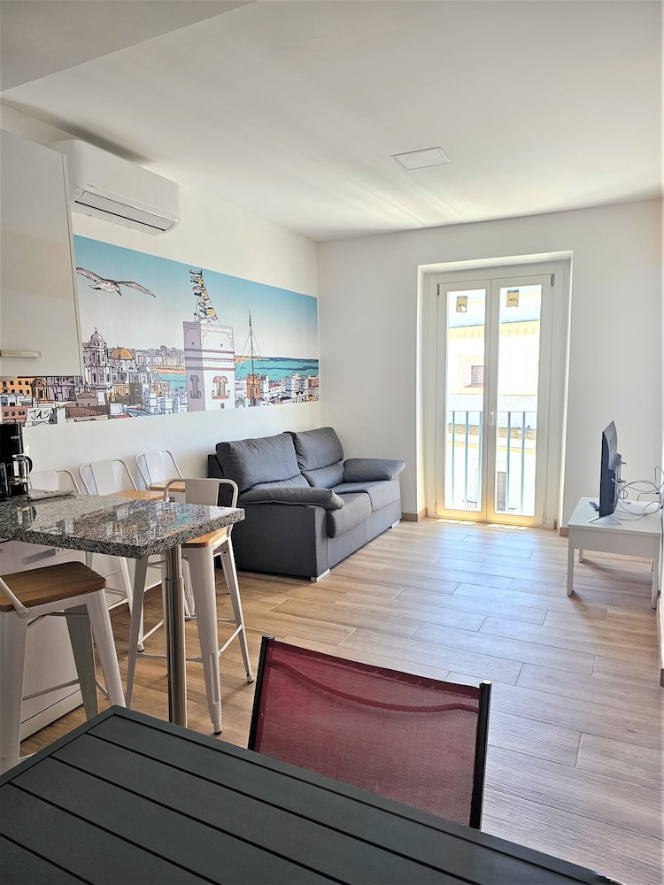 Deluxe Apartment, 2 Bedrooms, Balcony, Bay View