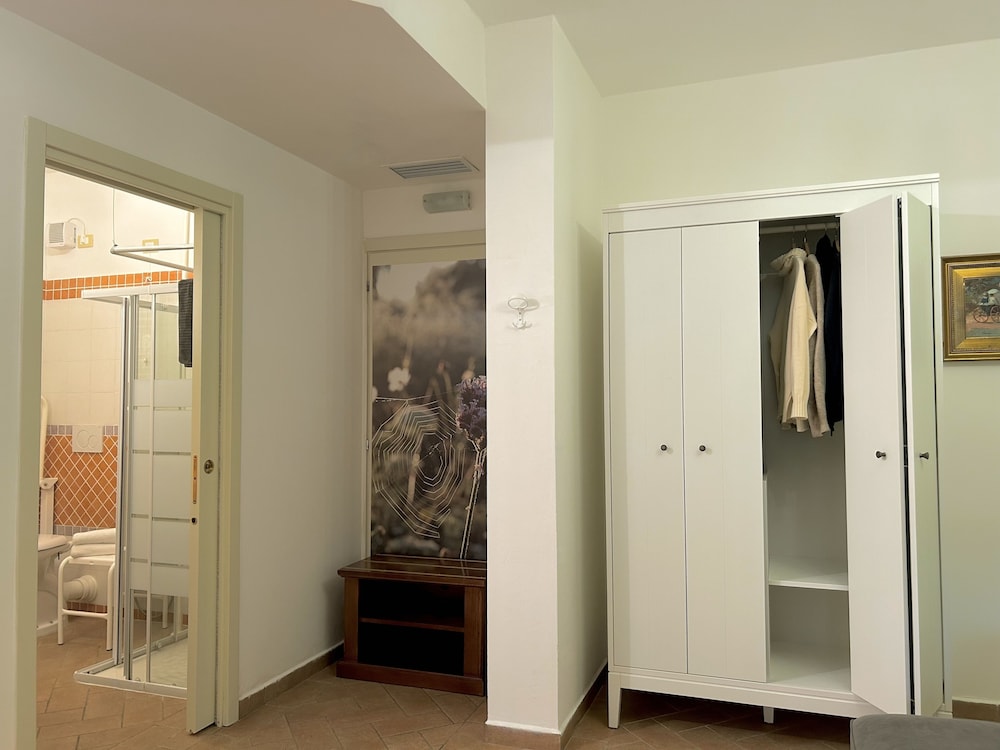 Comfort Room photo 3