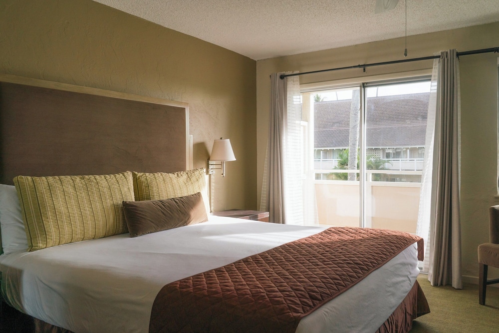 Suite, 1 Bedroom, Kitchen, Pool View (1 King Bed with Sofa Bed) - Photo 8