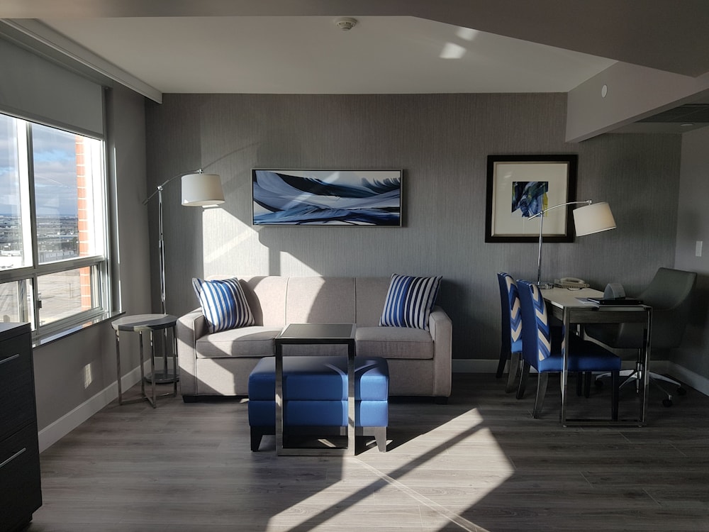 Suite, 2 Queen Beds - Photo 2