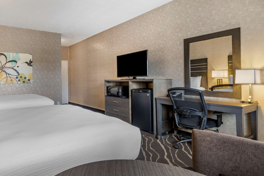 Standard Room, 2 Queen Beds, Non Smoking, Refrigerator & Microwave (Larger Room) - Photo 2