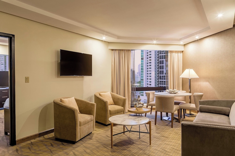 Executive Suite, 1 King Bed, City View photo 1