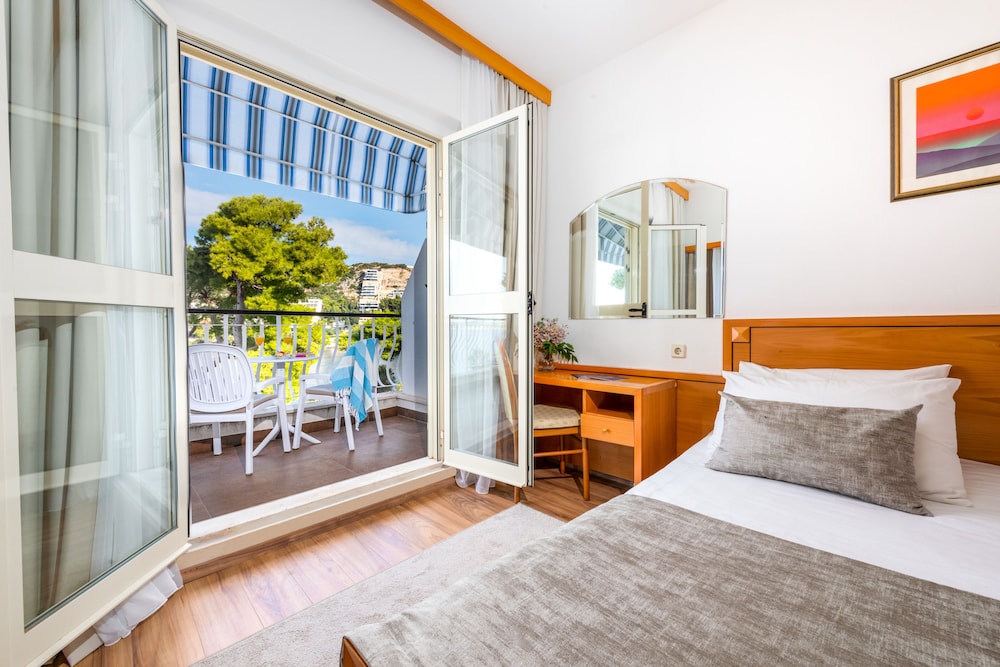 Standard Triple Room, Sea View