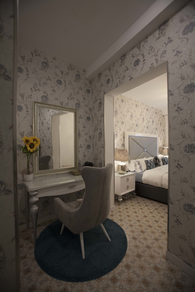 Deluxe Suite photo 2