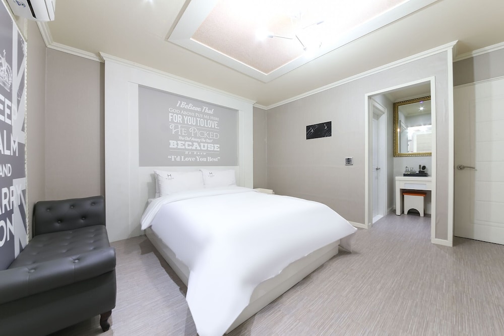 Standard Room, City View photo 1