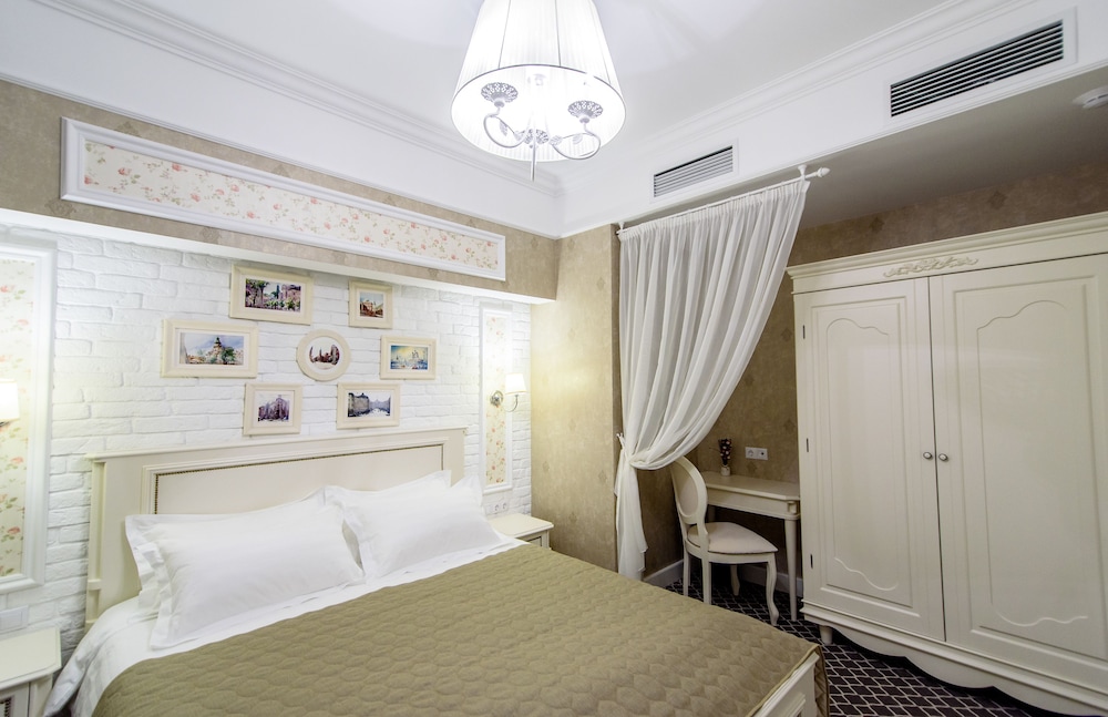 Junior Room