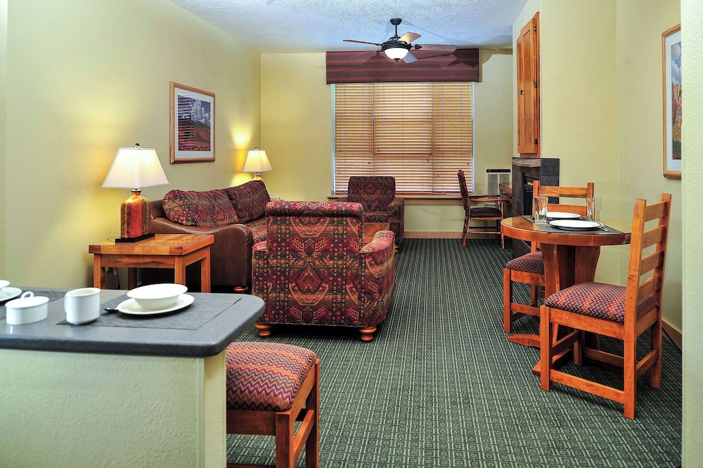 1 Bedroom 1 King or 2 Queens Suite Plus - Photo 2