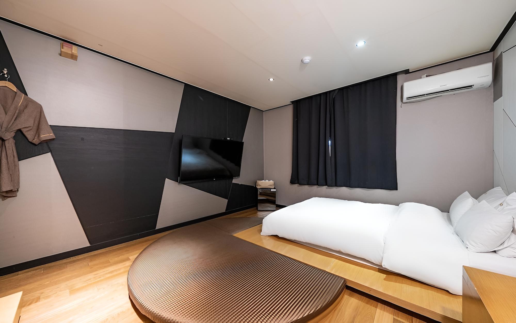 Room (Deluxe / OTT 5 types of free viewing ) - Photo 4