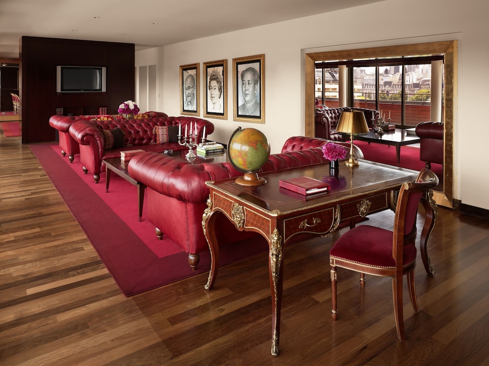 Luxury Suite (Imperial)