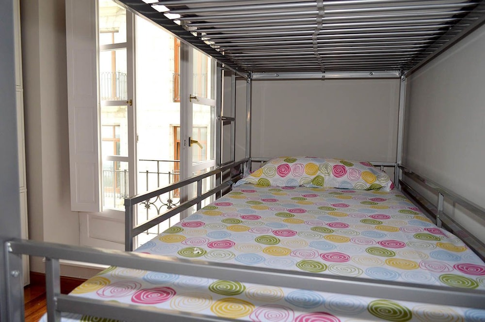Shared Dormitory, Women only, Shared Bathroom