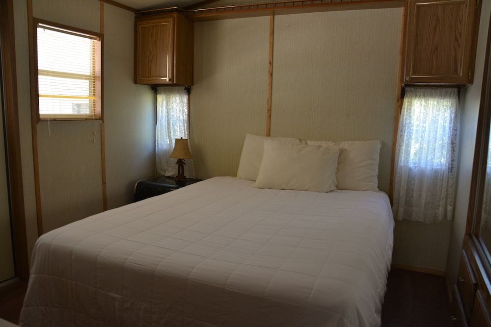 Cabin, 1 Bedroom (Park Model 59) photo 1