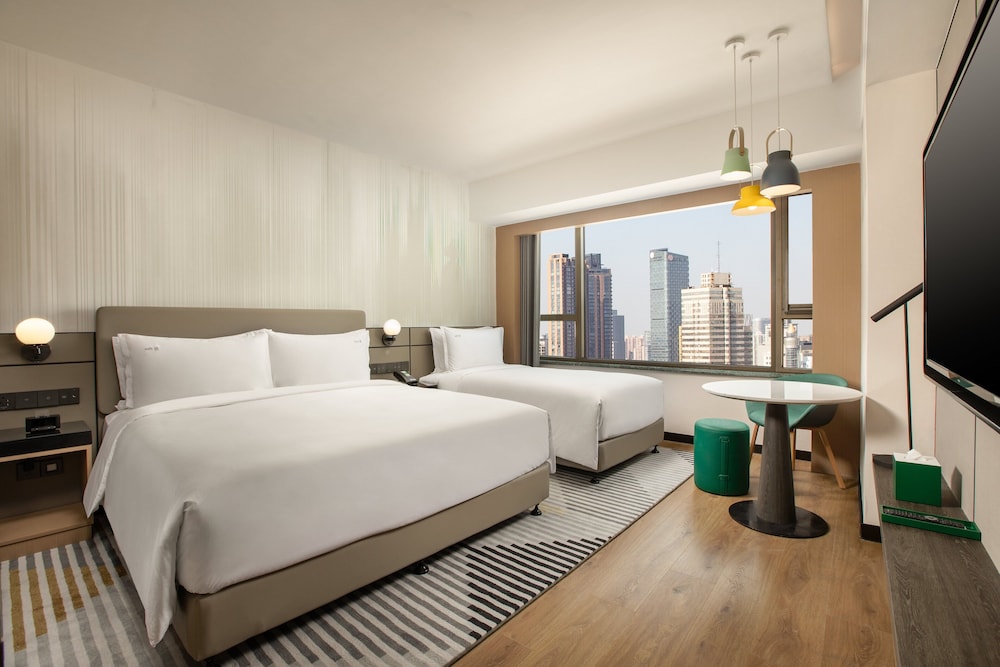 Standard Room, Multiple Beds (Nanjing Road View)