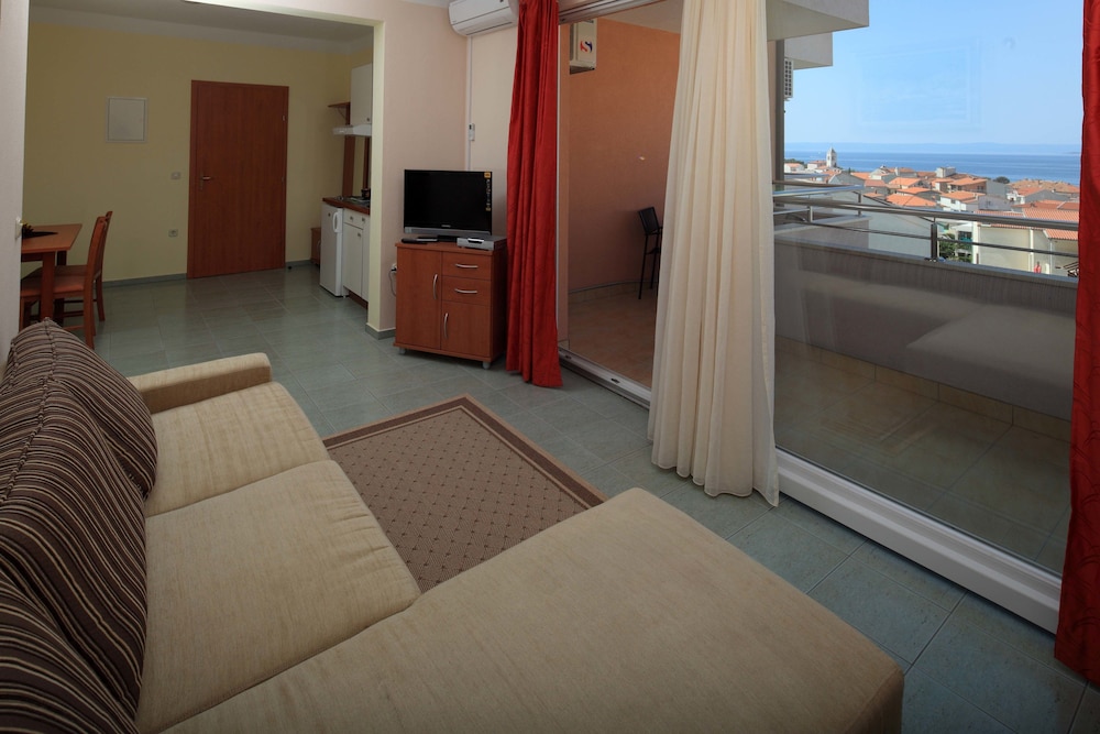 Deluxe Apartment, 1 Bedroom, Balcony, Sea View (2-4) photo 3