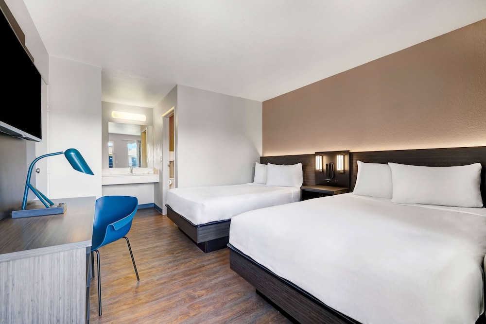 Premium Room, 2 Double Beds, Non Smoking, Refrigerator photo 3